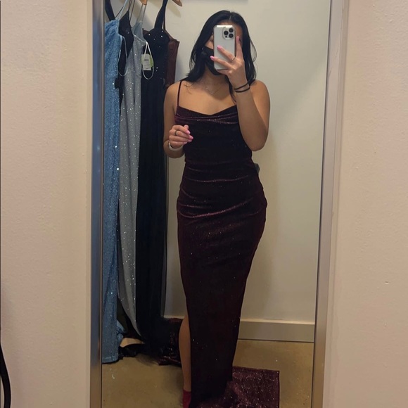 Maroon Windsor Prom Dress Size Small - Picture 2 of 4